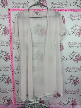 Linea Donatella pearl sleeve Sheer Lace-Trim Short Sleeve Robe in Pale Blush